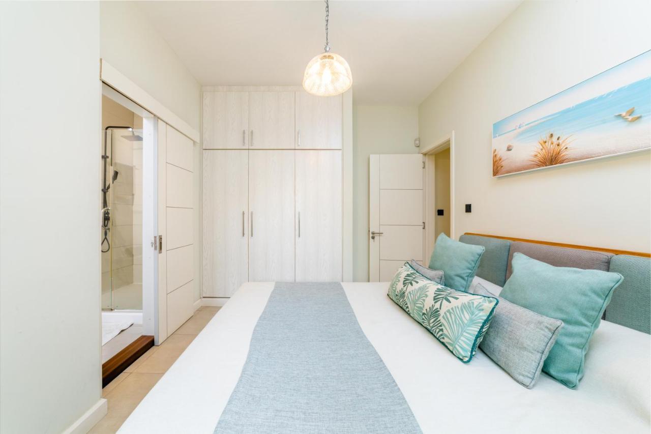 Beachcove Apt No 1 Pereybere Beach ภายนอก รูปภาพ