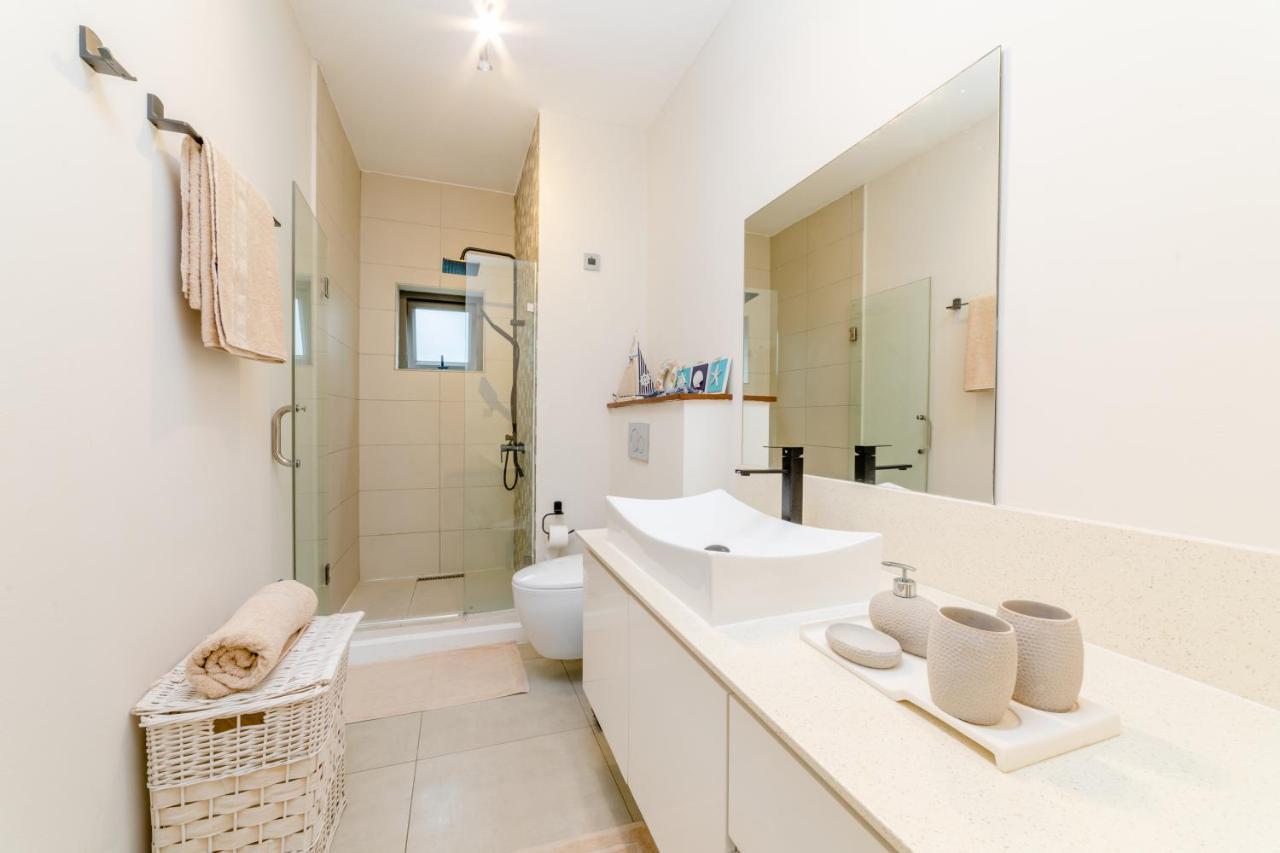 Beachcove Apt No 1 Pereybere Beach ภายนอก รูปภาพ