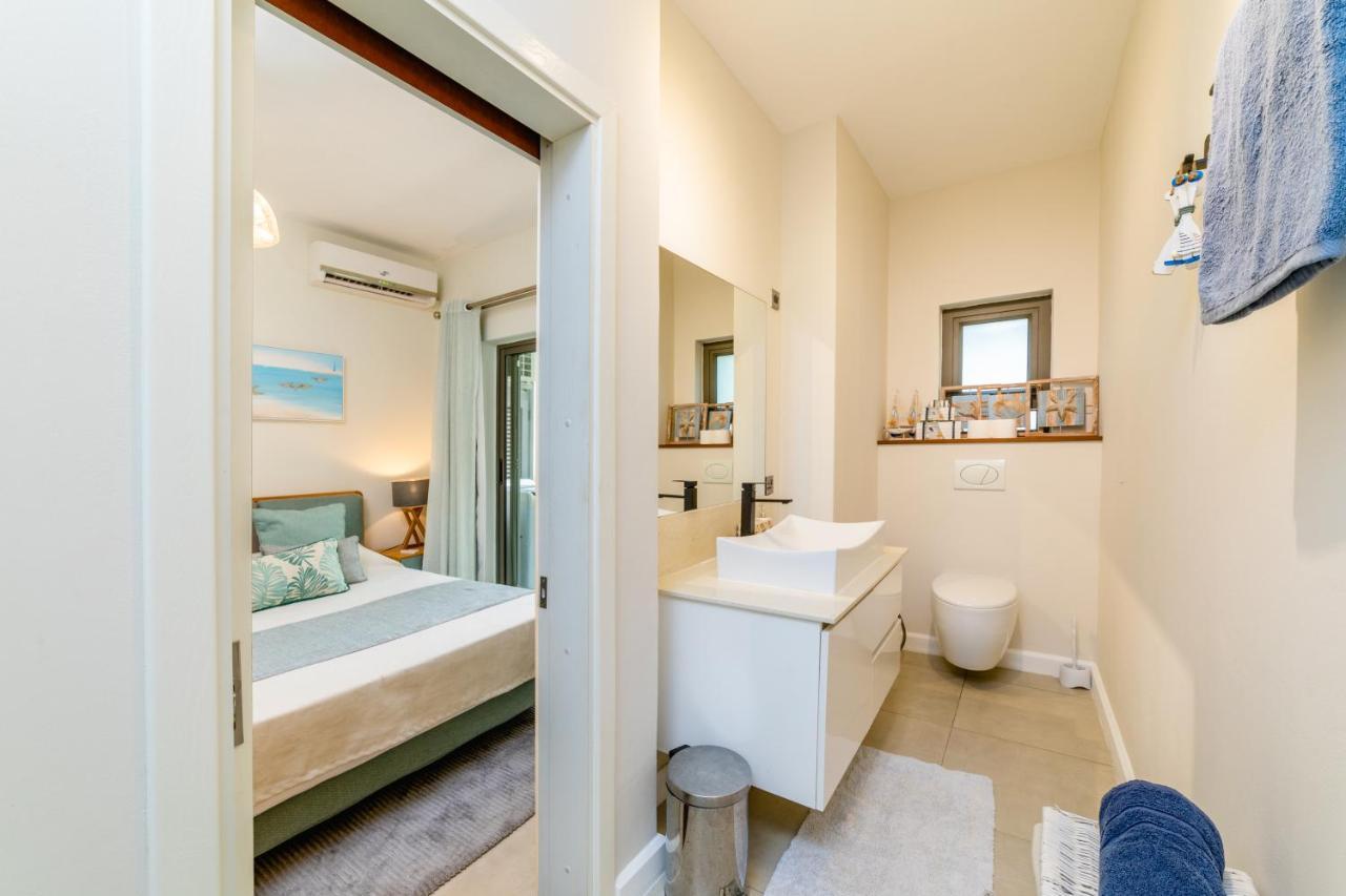 Beachcove Apt No 1 Pereybere Beach ภายนอก รูปภาพ