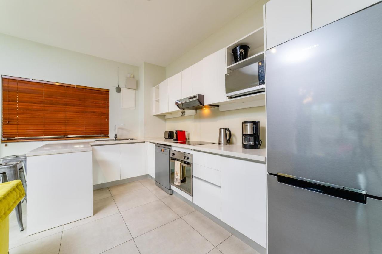 Beachcove Apt No 1 Pereybere Beach ภายนอก รูปภาพ