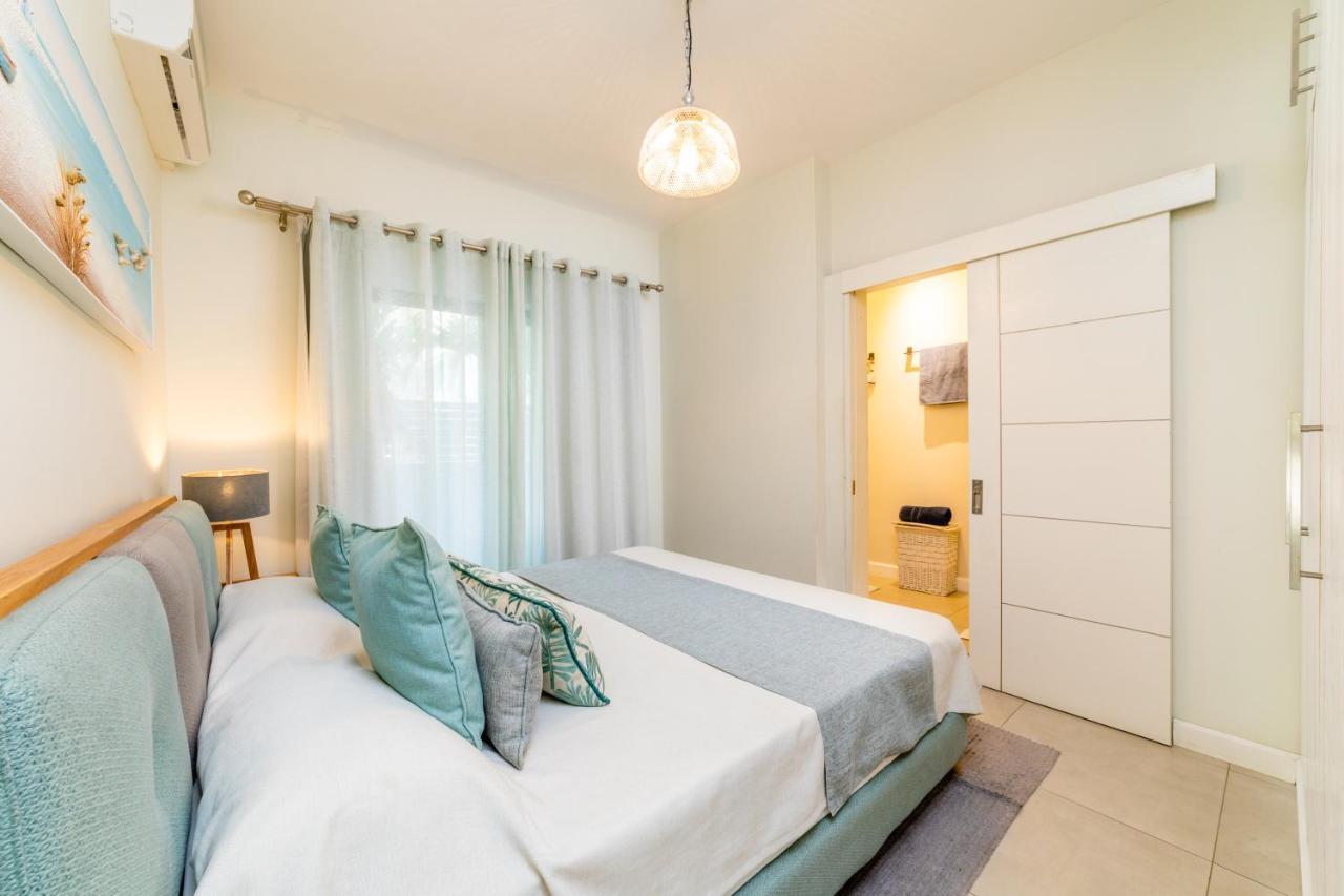 Beachcove Apt No 1 Pereybere Beach ภายนอก รูปภาพ