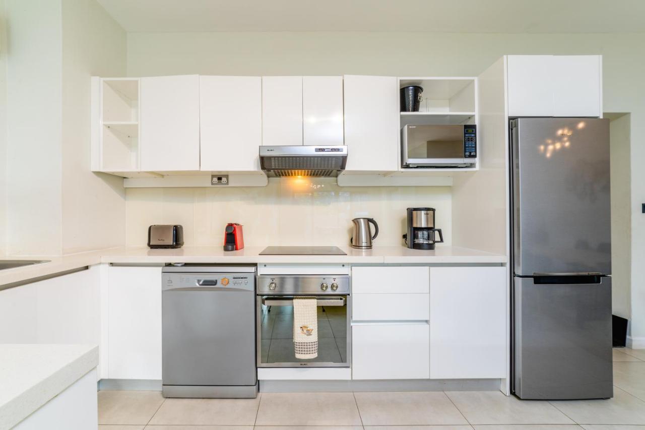 Beachcove Apt No 1 Pereybere Beach ภายนอก รูปภาพ